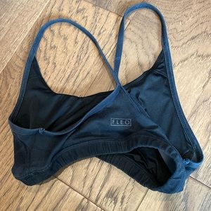 Size medium fleo sports bra. No inserts. GUC.
